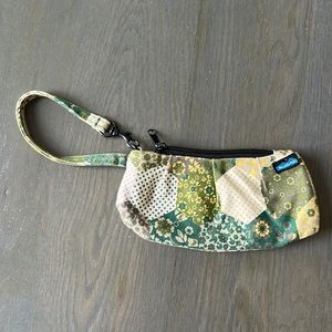 Kavu wristlet - Like new!